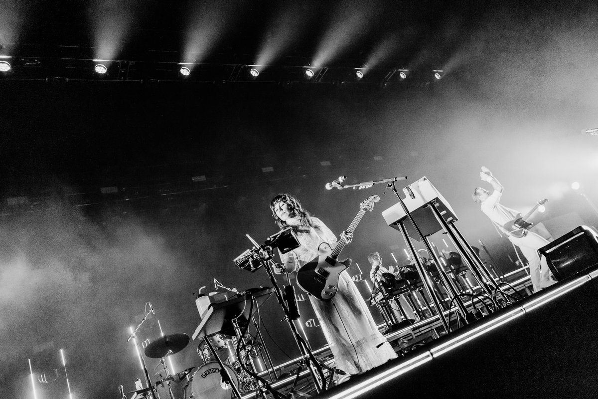 PostalService's tweet image. Glasgow, thank you for a wonderful first show back in the UK!

The tour continues this weekend at @UtilitaArenaCDF in Cardiff and @allpointseastuk in London.

📸: @BlazerGrillman