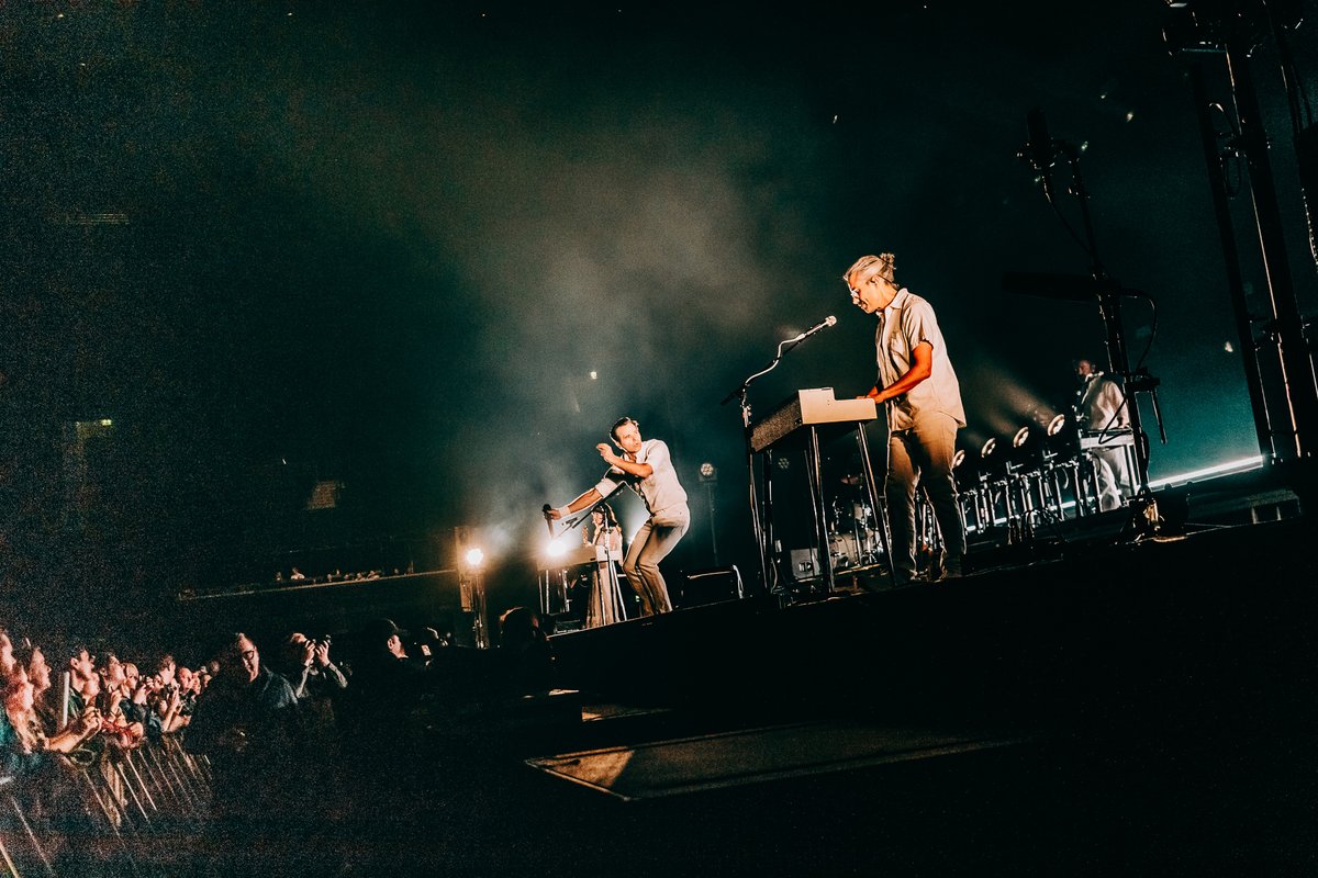 PostalService's tweet image. Glasgow, thank you for a wonderful first show back in the UK!

The tour continues this weekend at @UtilitaArenaCDF in Cardiff and @allpointseastuk in London.

📸: @BlazerGrillman