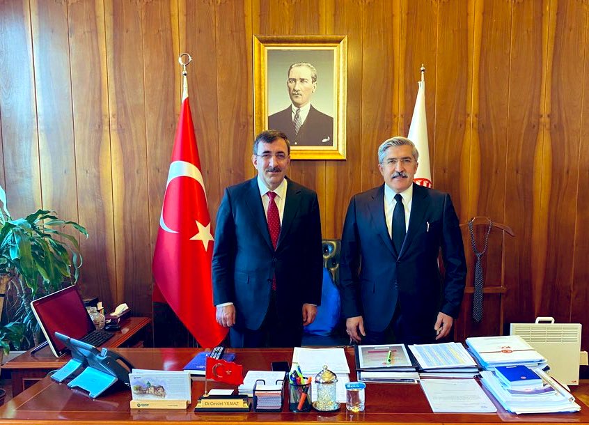 HuseyinYayman's tweet photo. Değerli Cumhurbaşkanı Yardımcım Sn. @cevdetyilmaz beye #Hatay halkının önemli bir talebi olarak “mücbir sebep” konusunu arz ettim

Cumhurbaşkanı Yardımcımız konuyu takip ettiğini ve özellikle etkilenen şirketler bakımından çözüm konusunda çalıştıklarını ifade etti

Başkanımıza Depremzede #Hatay’ımıza verdiği değer ve önem için teşekkür ederiz🇹🇷