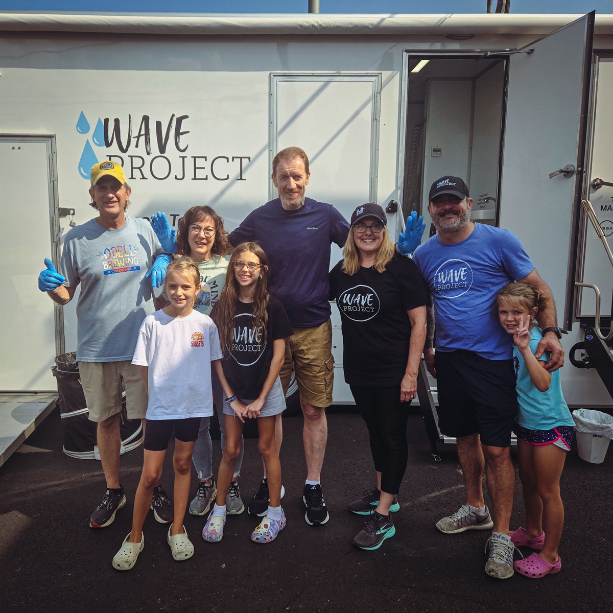 WelcomingAll's tweet photo. It was a great morning of #community in #MountClemens today providing showers, food, clothing, and essentials to those in need. https://t.co/IBnlgfdhBR