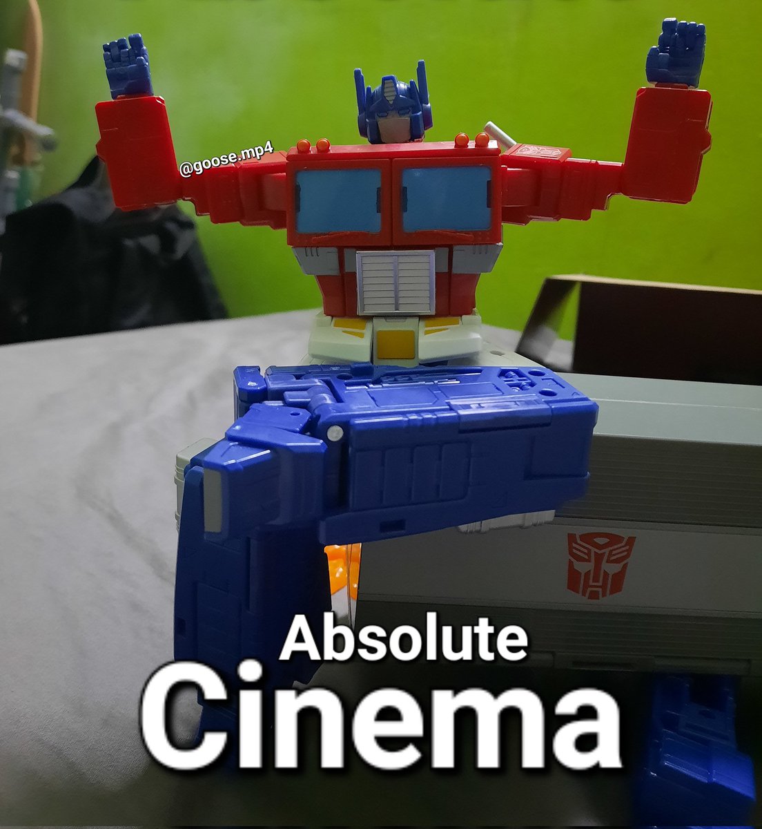 GoosedotMP4's tweet photo. #studioseriesoptimusprime
#ss86op

He's so good wtf 😭😭😭😭 https://t.co/lBsgua4ls8