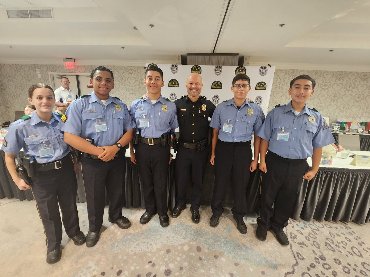 Explorer Post 7980 performed at the 2024 Dallas Police Retiree Banquet with the Dallas Police Honor Guard. 🇺🇸👮‍♂️ Thank you <a href="/DPDChiefGarcia/">Eddie Garcia</a> and all past Explorers/Cadets for taking a moment with our Explorers! <a href="/DallasPD/">Dallas Police Dept</a> <a href="/DPYF4Kidz/">DallasPoliceYouthFdn</a>