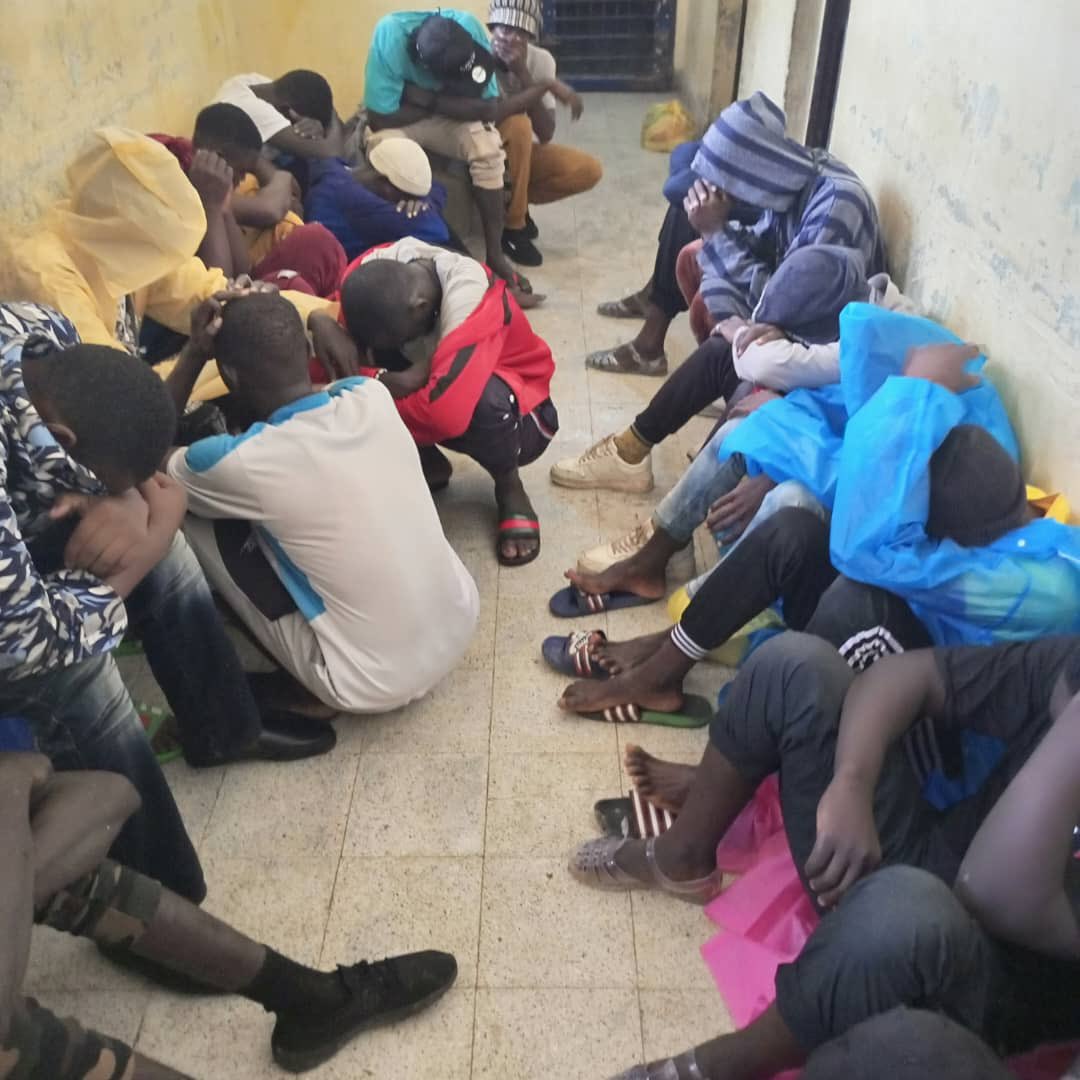 mouhatheproest's tweet image. À ce jour, l'opération "Djoko" a permis d'interpeller 453 candidats migrants et membres de réseaux de passeurs dont 239 sénégalais, 145 guinéens, 32 gambiens, 17 maliens,  07 bissau-guinéens,  06 ivoiriens, 03 nigériens, 02 comoriens, 01 mauritanien et 01 congolais.
#Dirpa