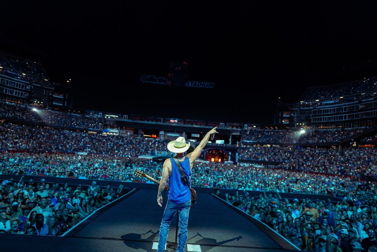 Night one is going to be tough to beat. 

See you back here tonight, <a href="/noshoesnation/">No Shoes Nation</a>! 

📸: Allister Ann