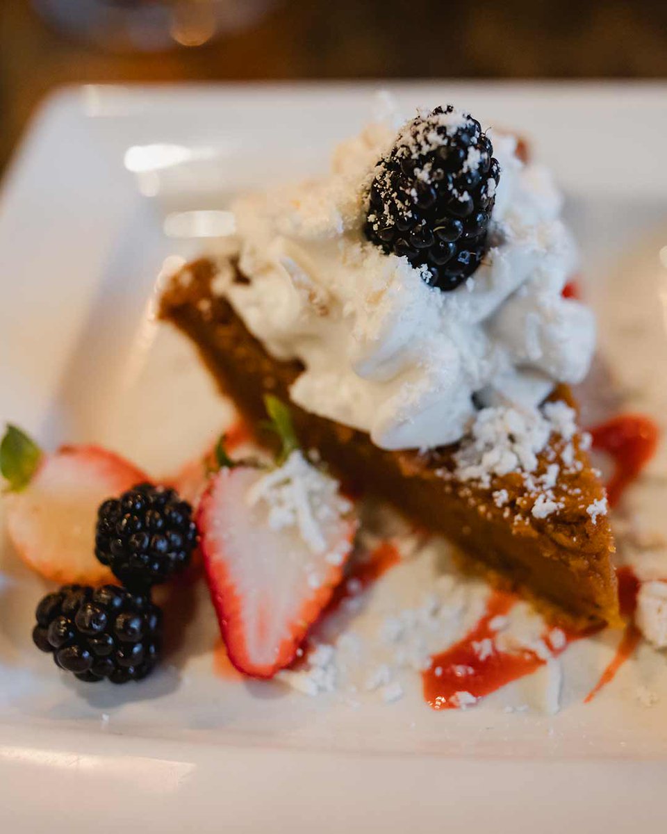 Emerald Lake Lodge tweet media