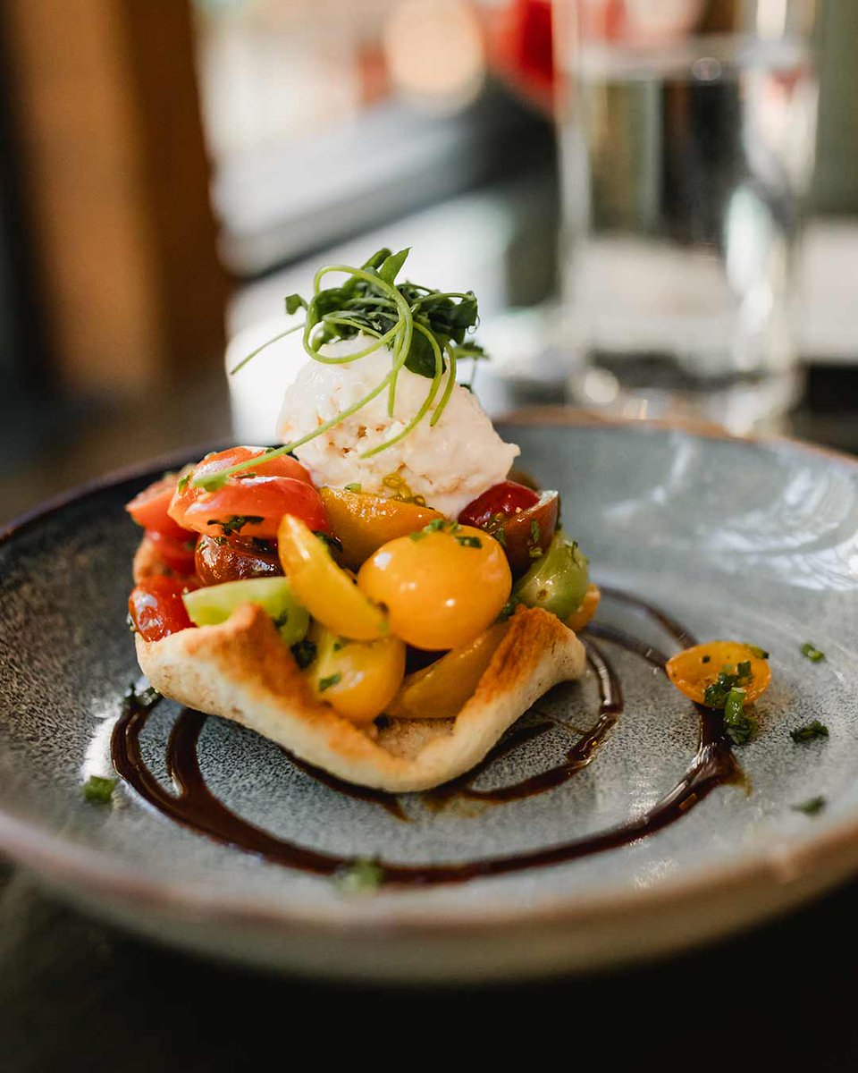 Emerald Lake Lodge tweet media