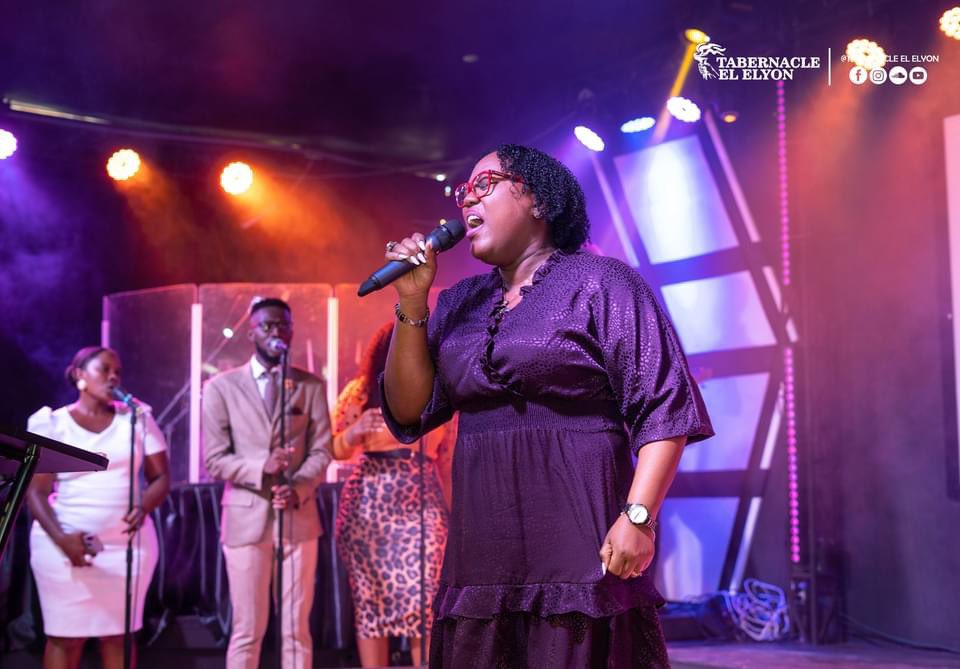 Barbaracassa's tweet image. Si TU pouvais encore une fois 
Répandre TA sainte onction sur moi
Je promets d’en faire bon usage 
Pour TON honneur et TA gloire 
#createdtopraise 
#pwomèspam 
#praiseandworship 
#throwback