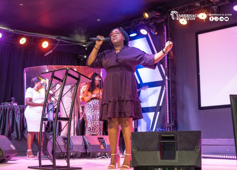 Barbaracassa's tweet image. Si TU pouvais encore une fois 
Répandre TA sainte onction sur moi
Je promets d’en faire bon usage 
Pour TON honneur et TA gloire 
#createdtopraise 
#pwomèspam 
#praiseandworship 
#throwback