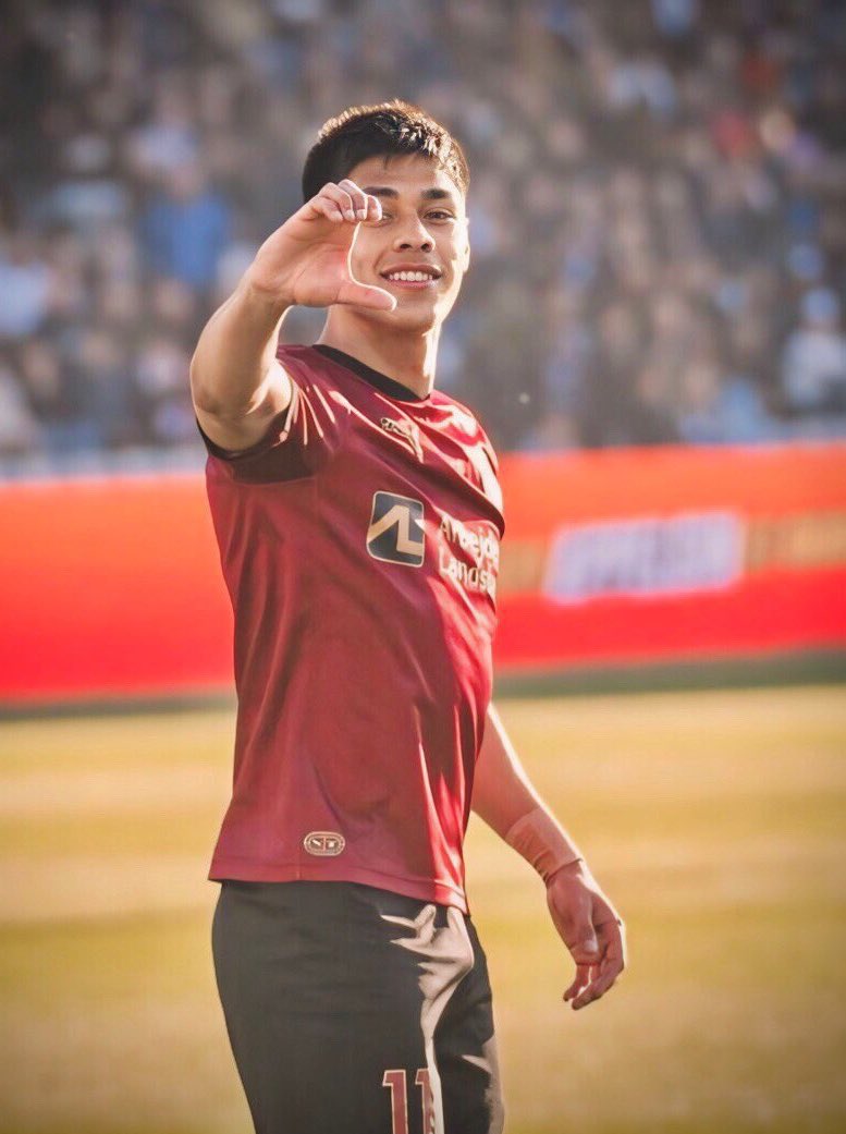 Destacada actuación de Darío Osorio (20|🇨🇱) en el triunfo del Midtjylland sobre Sønderjyske en la Superligaen 23/24 (3-2).

El chileno asistió, dio dos oportunidades creadas y fue un dolor de cabeza para sus rivales.

De las figuras del campeón danés.