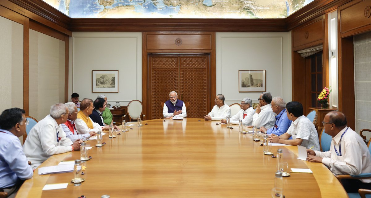Narendra Modi tweet media