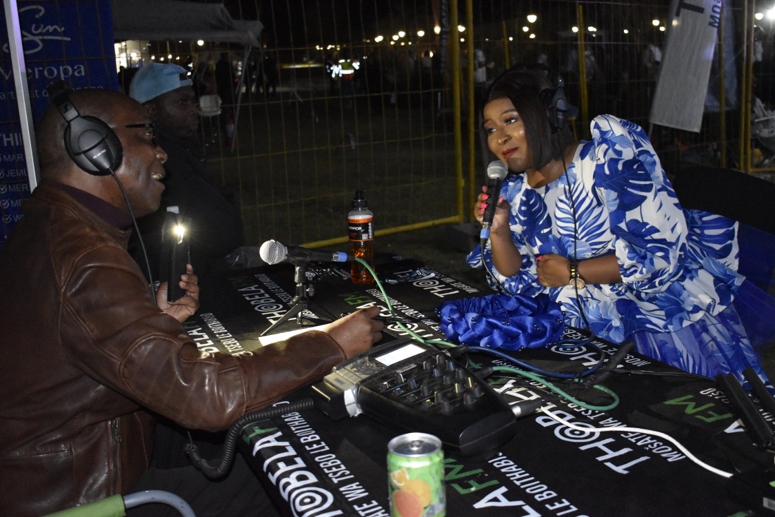 ThobelaFMYaka's tweet photo. Lenaneo la #AfrikaYaDinaledi le gaša thwii go tšwa #OneCountryConcert. Theeletša 87.6-92.1 MHz go kwa ditiragalo tša mo. https://t.co/jXxX7BZ3Ea