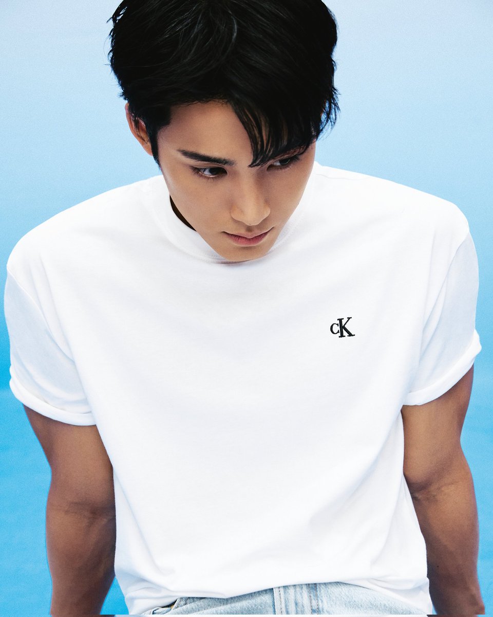 ㅤ ️️

Starting the season off with radiance. I keeps it simple in the classic monogram tee.

ㅤ ️️