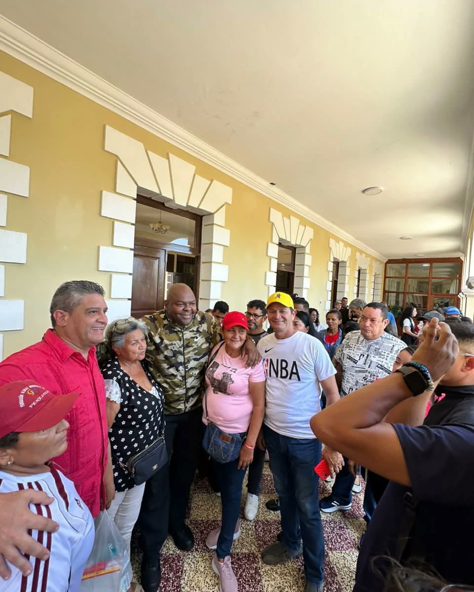 Somos un pueblo unido, dialogando y avanzando hacia el bienestar colectivo, construyendo un proyecto país profundamente humanista, con dignidad, conciencia y voluntad de trabajo.