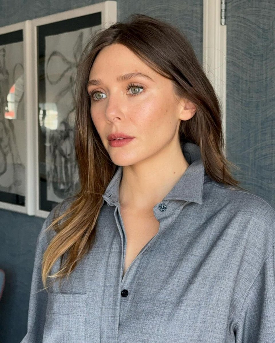 FilmUpdates's tweet photo. Elizabeth Olsen for ‘HIS THREE DAUGHTERS’ press. https://t.co/Bg5Fg5G6dQ