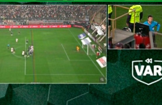 Kevin Ortega, el mismo que no cobró un penal escandaloso en Cusco y no anuló un gol en off side teniendo mejores tomas. Ladrón le queda chico a este mal nacido.