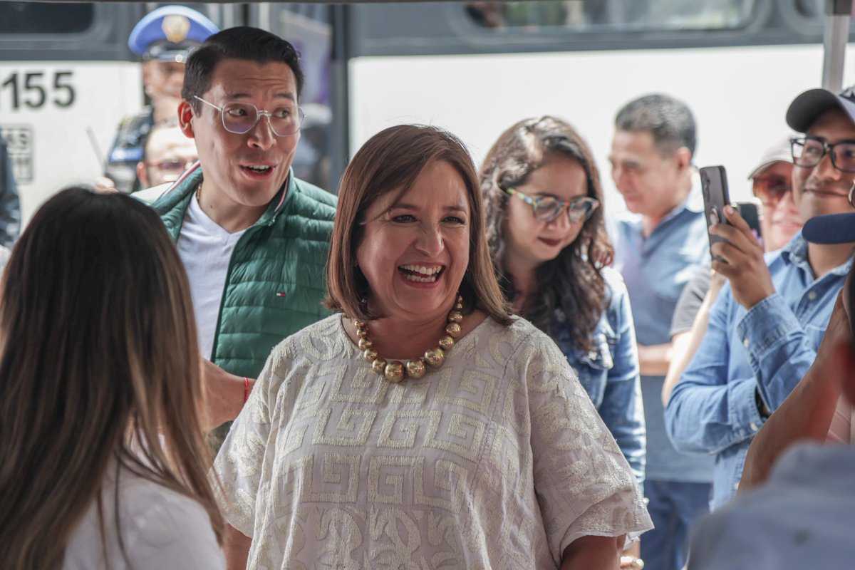 XochitlGalvez's tweet photo. Visité a trabajadores del Poder Judicial Federal que están dando la pelea por sus derechos y por la división de poderes.

Que se escuche fuerte y claro: ¡no están solos! https://t.co/Pup3Yu02Xo