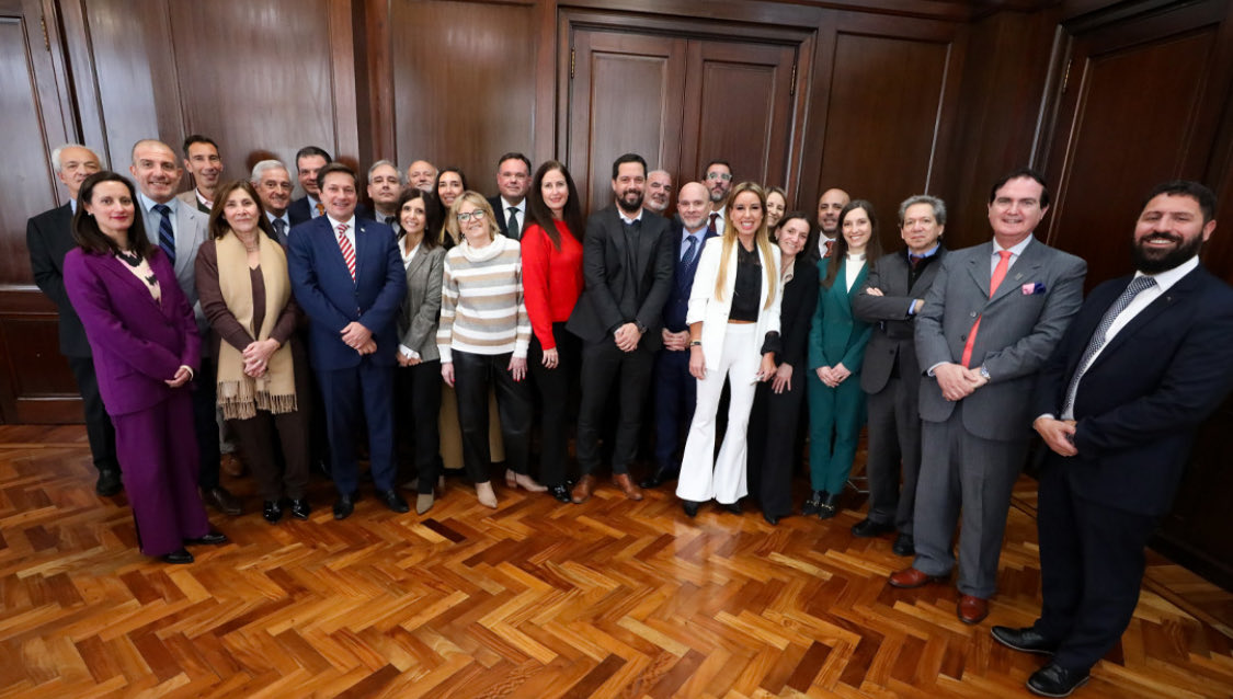 A 30 años de la reforma constitucional de 1994 y la incorporación del art 42 se presentó el proyecto de Código ,gracias por invitarme desde mi querida Mar del Plata a sumarme y a poner un grano de arena para que este contemplado el interior y su realidad