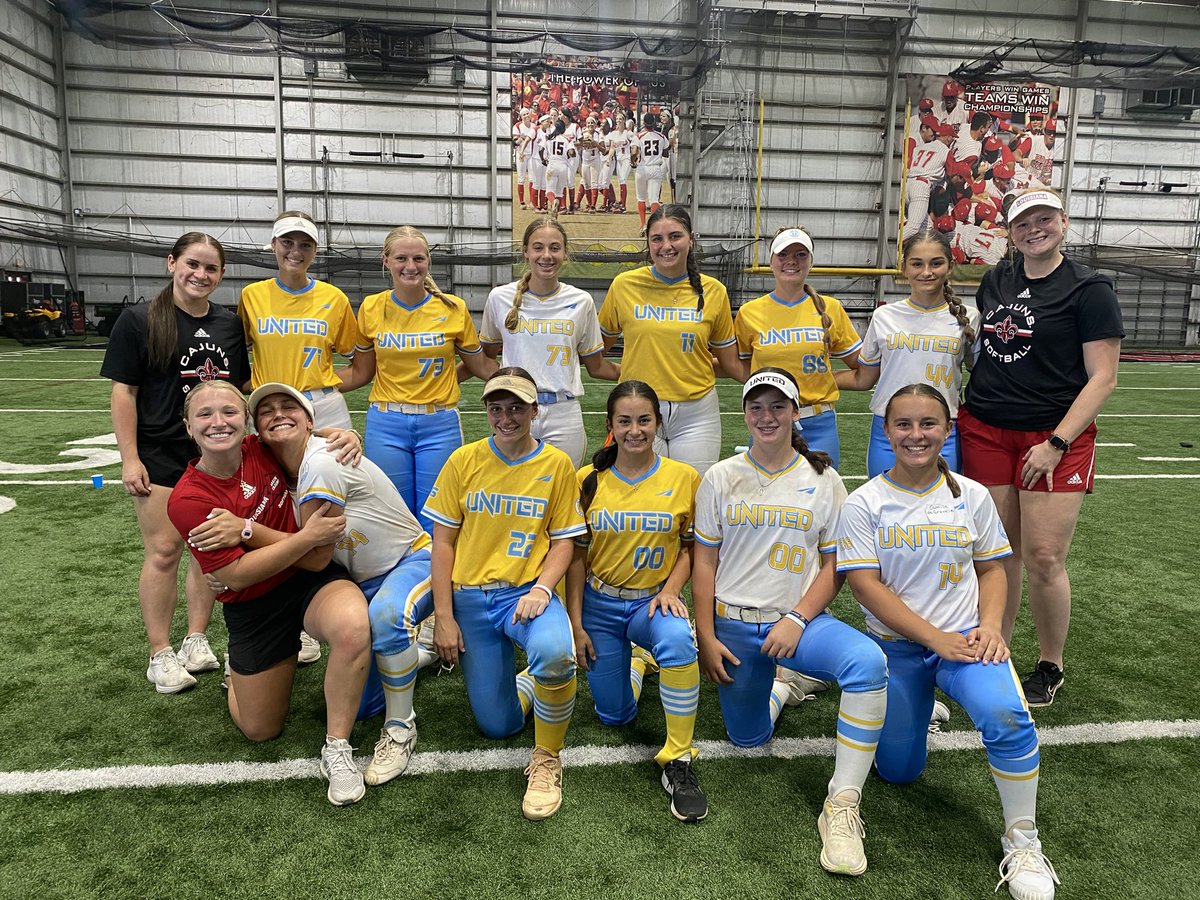 Had a couple girls at the UL Camp today!!  Got to pose with a few ex-players that are now Cajuns.  Missing Maddie Hayden (she worked the morning shift)!!