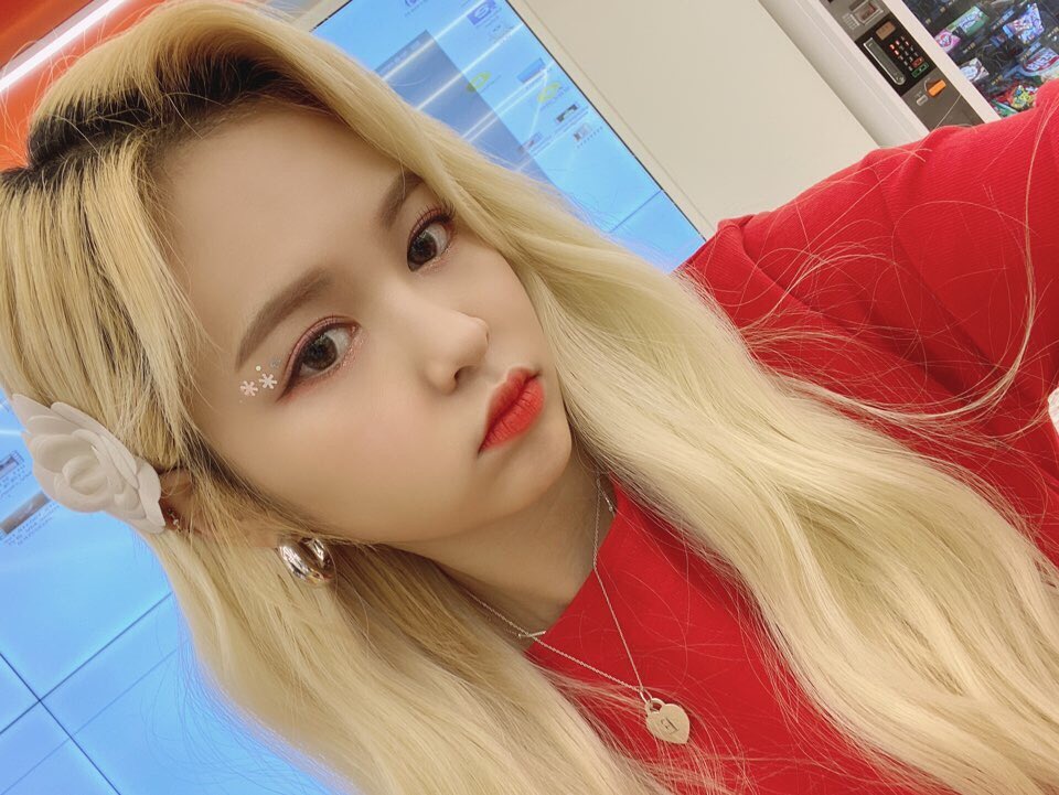 evxrmoon's tweet photo. El #𝑐𝚑âթ𝕥er𓈒࣪ꕨ𝕥𝚑rǝē es hoy y yo soy la más feliz por poder escuchar #𝖗ā𝕚𝚗𝑦୨��期五𓈒᭬𝚋𝕚𝖗𝚍, no les miento llevo desde la mañana reproduciendo sin parar este rolon. 

➽ #𝑖zas𝑘un ー 🫧 🖇·˚ ༘ https://t.co/9gbsOFI3OV