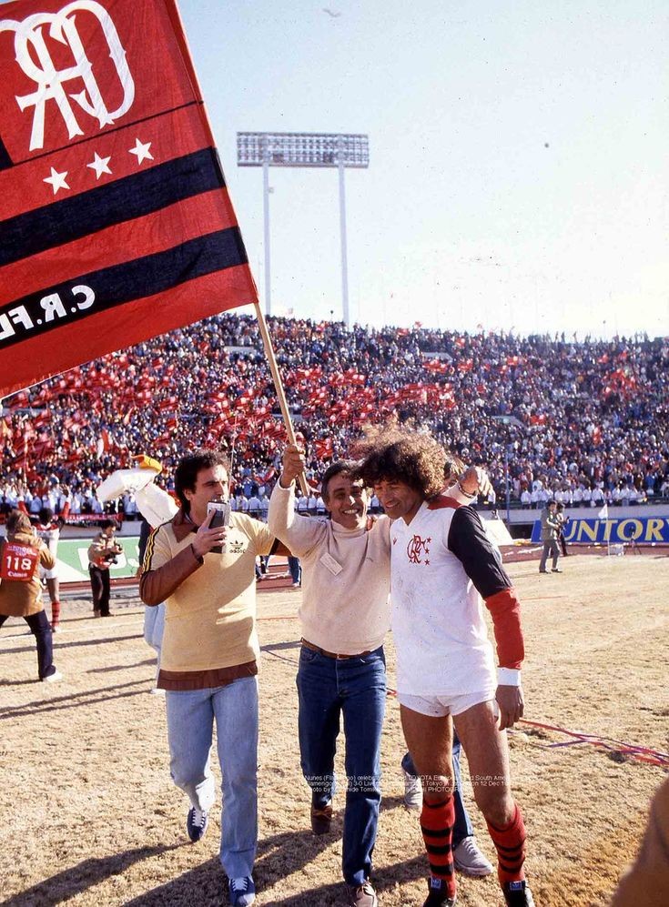 Noitedecopa's tweet photo. Na cidade do Rio de Janeiro só existem dois times campeões do mundo:

🇧🇷 Flamengo (1981)
🇧🇷 Flamengo Sub-20 (2024)

Brutal. 🔴⚫️ https://t.co/WSBVE6nJLf