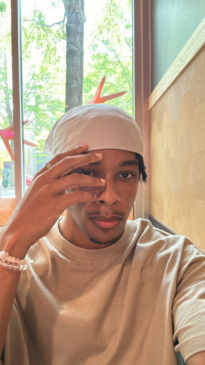 rickeykbrown's tweet photo. The bandana keeps me grounded https://t.co/ngWpFuOnIg