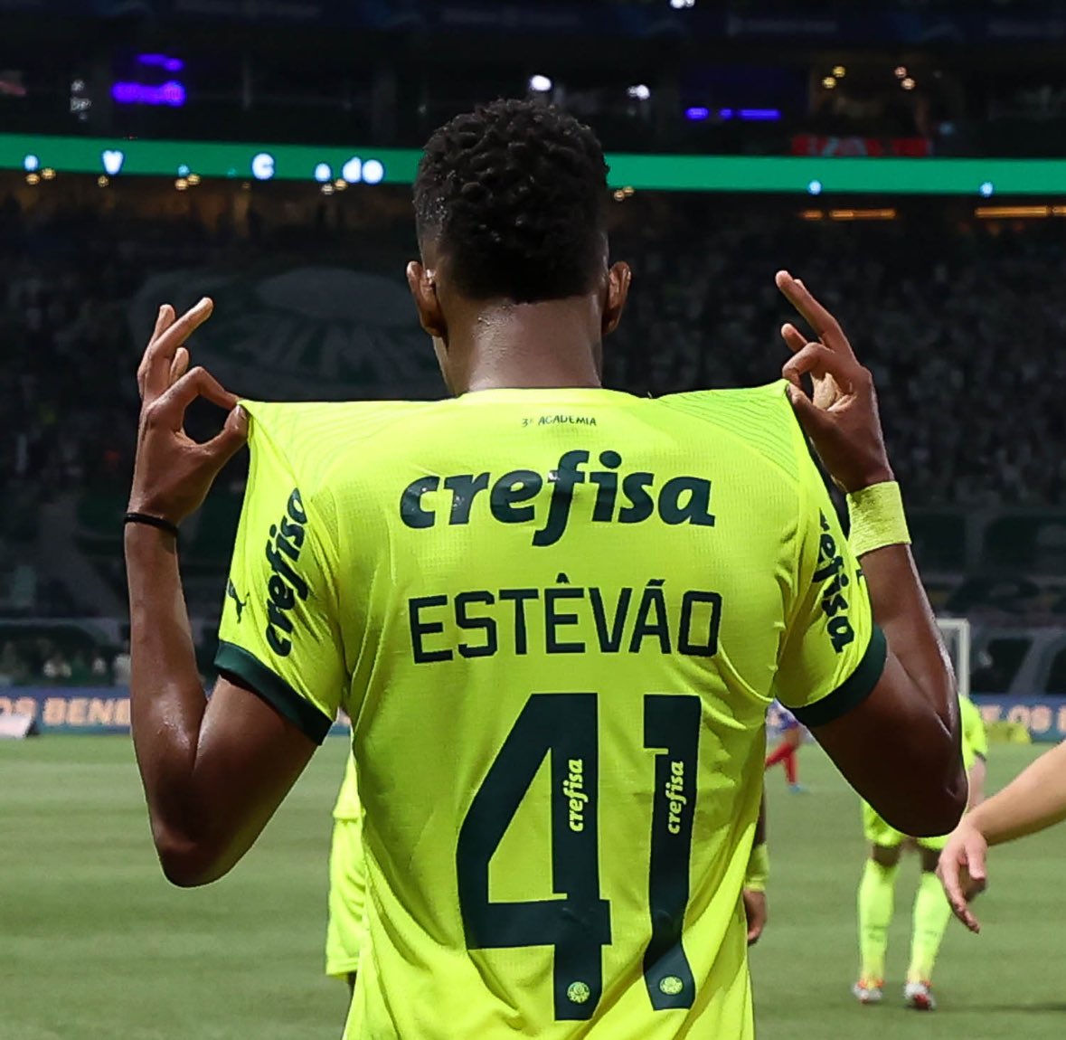 BrasilEdition's tweet photo. The footballing world needs to pay attention, this is a SERIOUS talent on our hands 🥶 https://t.co/l4fivV5d9F