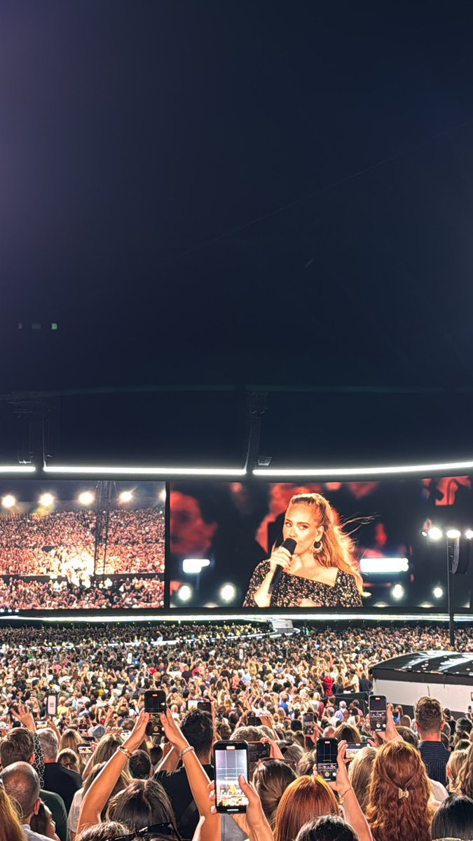 DaniloKalezic's tweet photo. ADELE ❤️ https://t.co/42Qdpksy1r