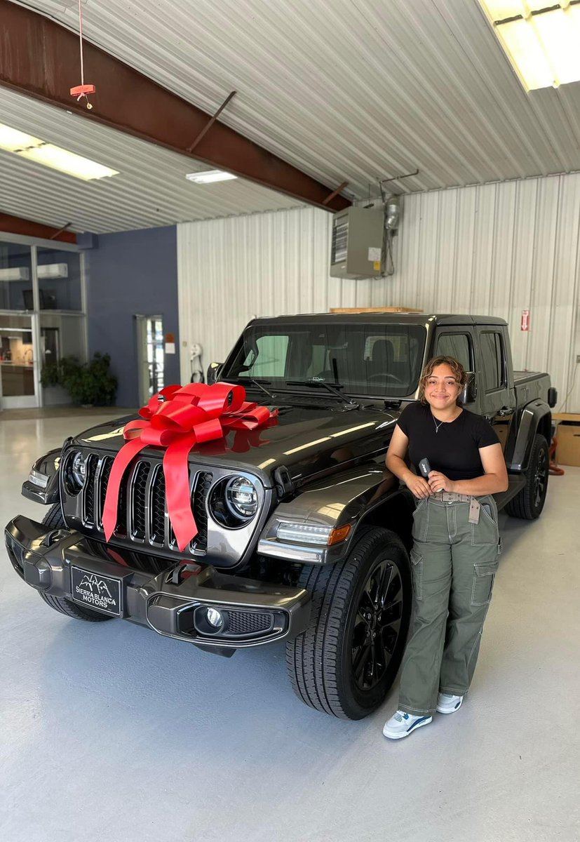 POrtega_RES's tweet photo. To my Shero, congratulations on this new chapter of your life! May your first day of college be filled with inspiration and the courage to follow your dreams! ๐ค @EDAztecs_HS @PDN_Mccormick4 @ASchatte_CI @Vpayan_AMS #GoAggies #AnimalScience #ProudAunt #t1dstrong #t1dawareness https://t.co/3E09E6Yt9T
