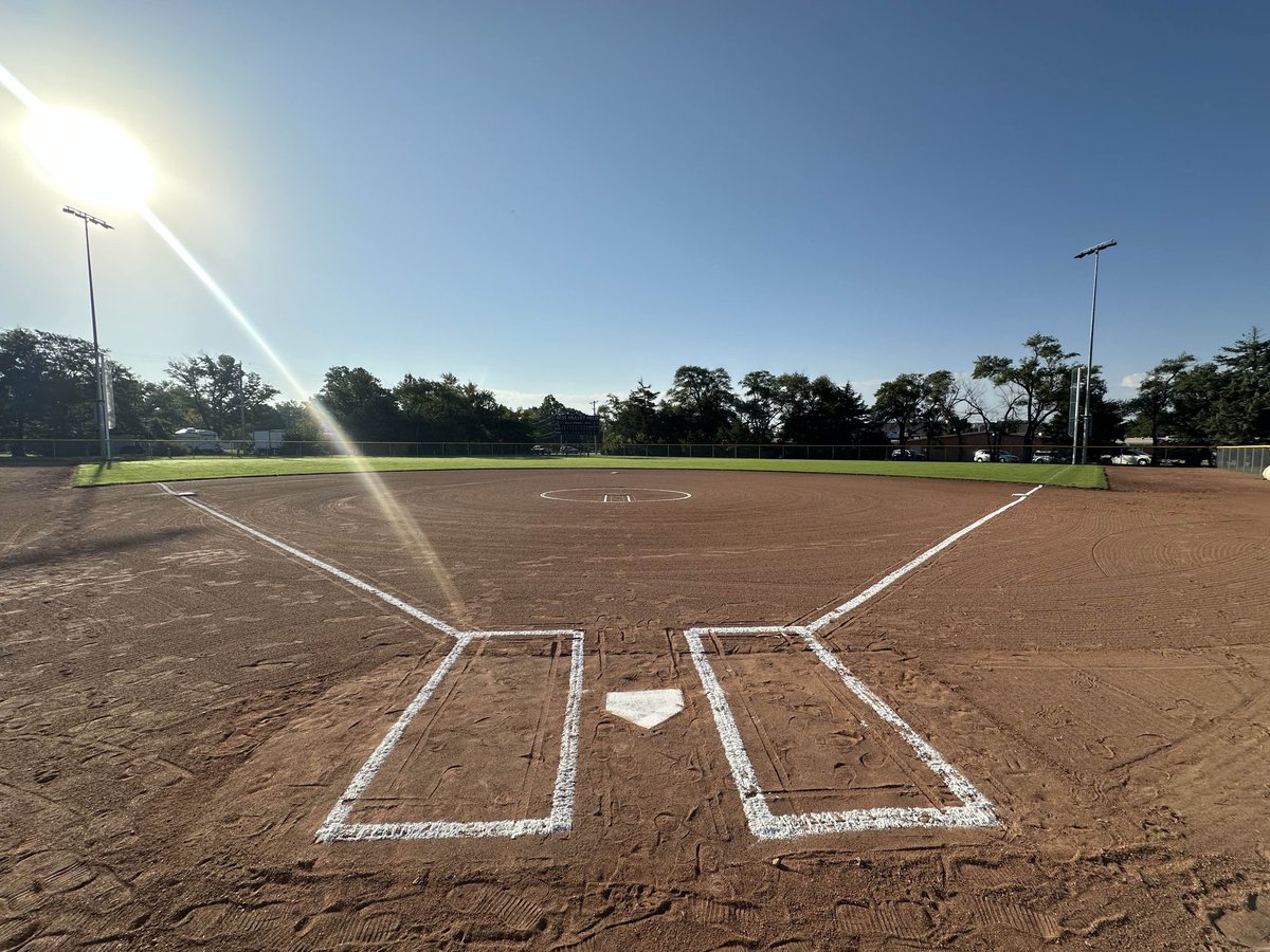 HesstonSoftball's tweet photo. Hesston College Softball with their first intersquad scrimmage today! Off to a great start to the season! #LARKIN https://t.co/AJy3DSeQYe