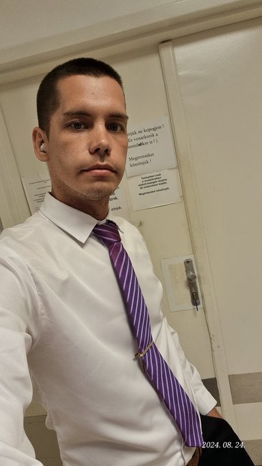 🥰Hello, would you like?  write me letter and lets follow me, for a  lost fortune,  large sad ,leather