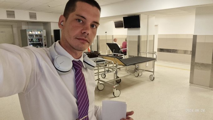 🥰Hello, would you like?  write me letter and lets follow me, for a  lost fortune,  large sad ,leather