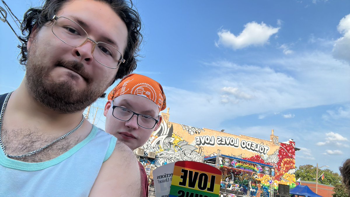 Rob23063982's tweet photo. #toledopride with my BOYFRAN! Hehe https://t.co/vxqT7e6AEE