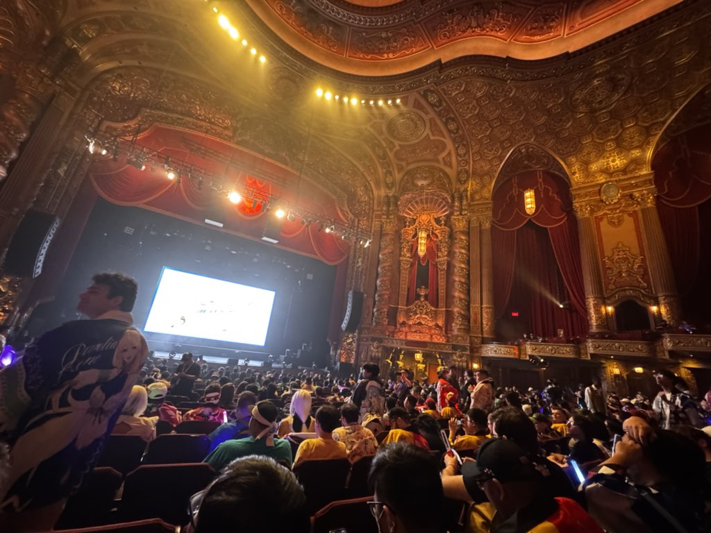 kyuu10TL's tweet photo. Survived the line and am so ready! #BreakingDimensions https://t.co/iurK7UvxcR