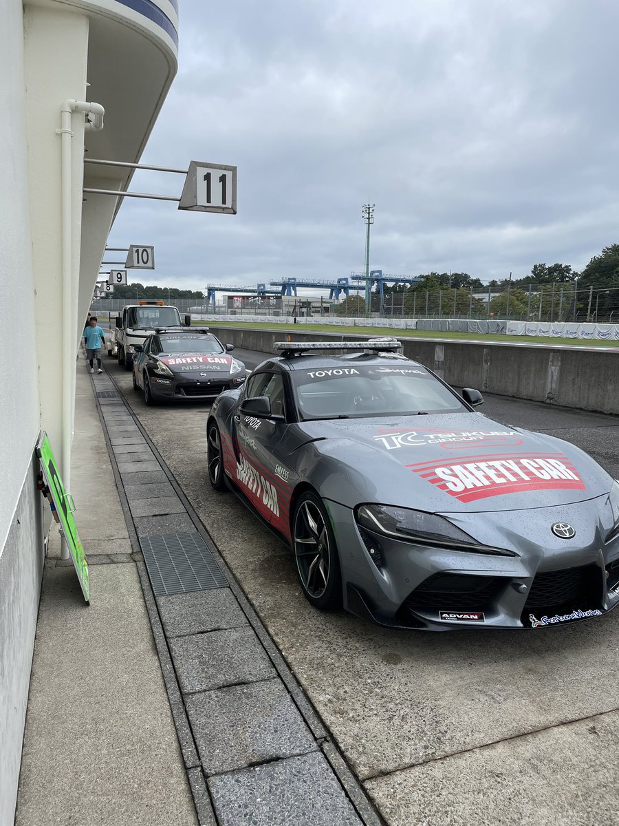 k_mata97's tweet photo. どんより曇り空。
どんなレースになりますかね🏍️
#筑波サーキット
#ミニロク https://t.co/zz2bgcNu4k
