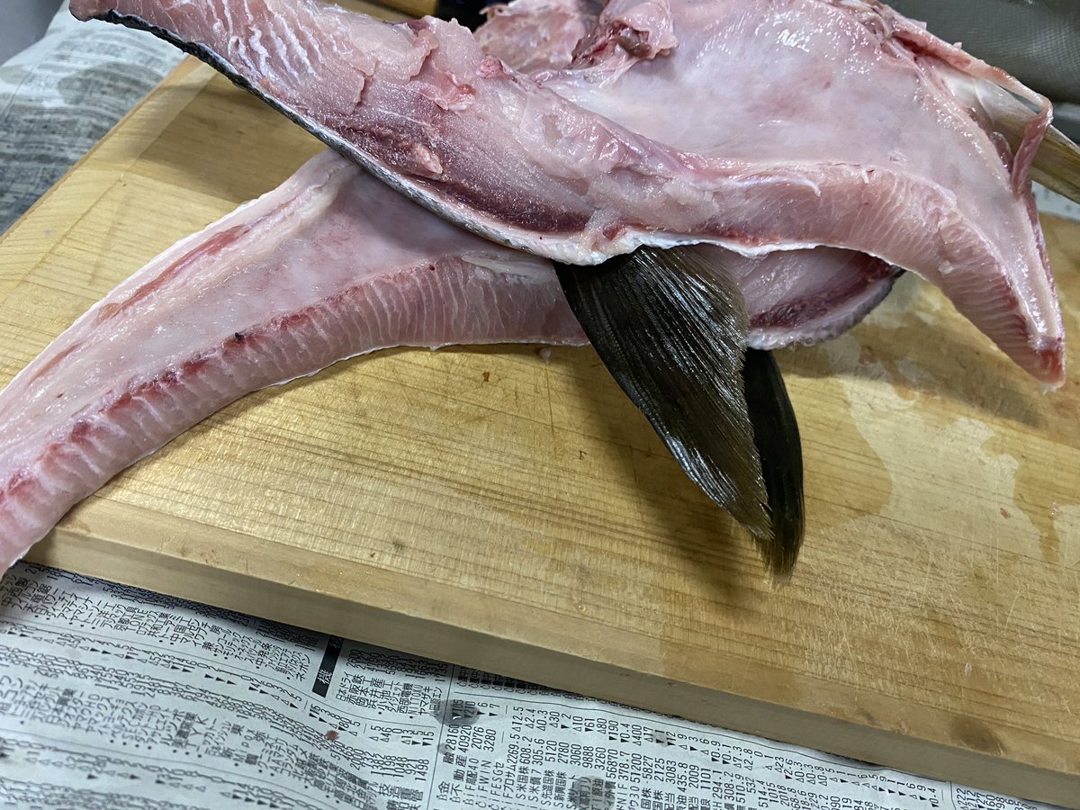 久しぶりに投稿です。

いい個体で美味しかったので記録に。

おおよそ82～3cm   6.76kg

ロッド     ZENAQ MUTHOS Accura 100HH
リール     TWIN POWER SW 14000
ジグ        パームス ジガロマッシブ 
                  マグマフルシルバー