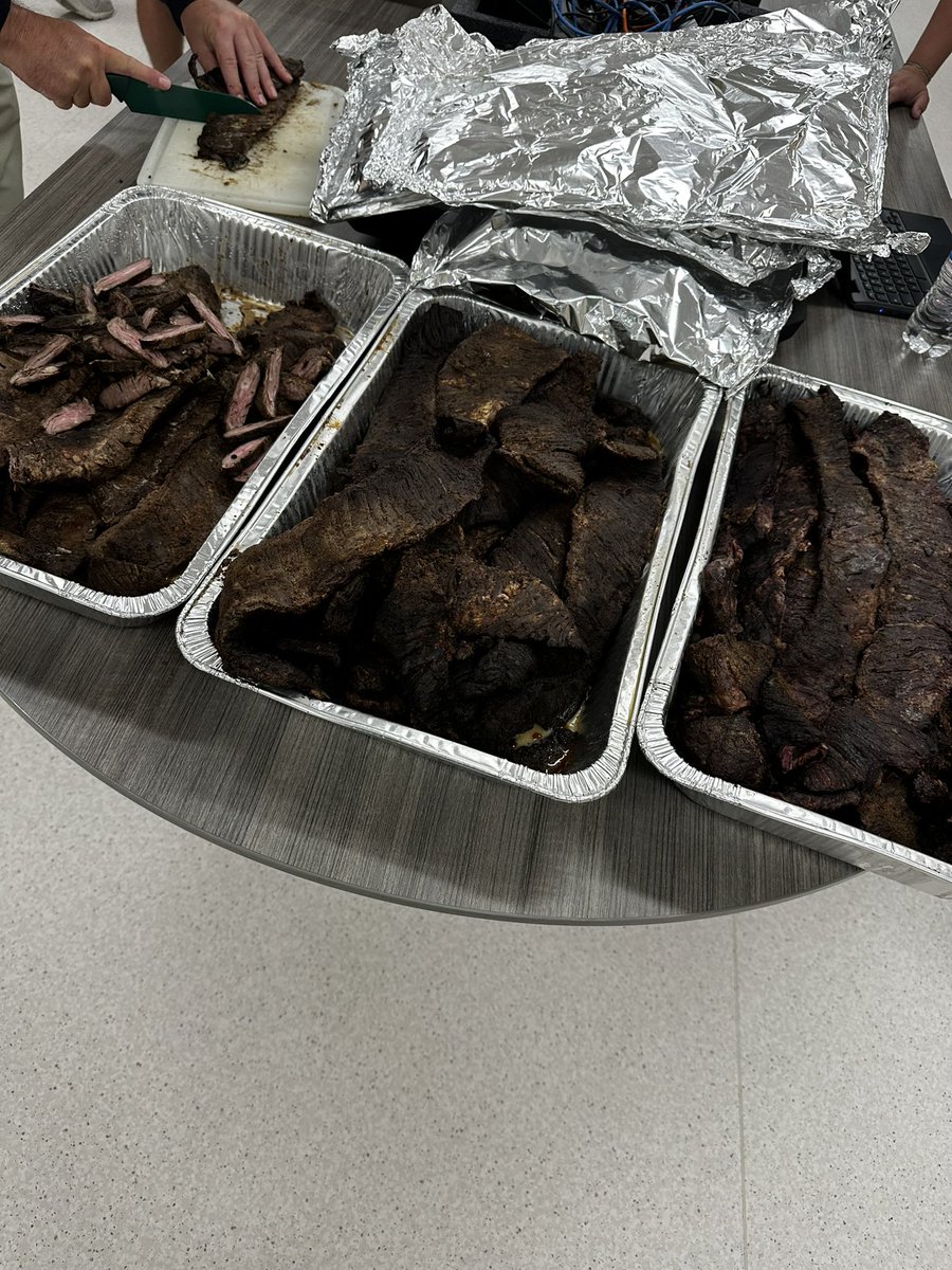 KodiCrane's tweet photo. This is what happens on Saturday, at the field house, in Caddo Mills. #UNCOMMON
@sweeney_bbq is a stud!! Thank you! #HitOrBeHit #2TypesOfPlayers @luke__allison @MeatChurch @CaddoMillsISD @FoxUnleash https://t.co/sN0uo94CY7