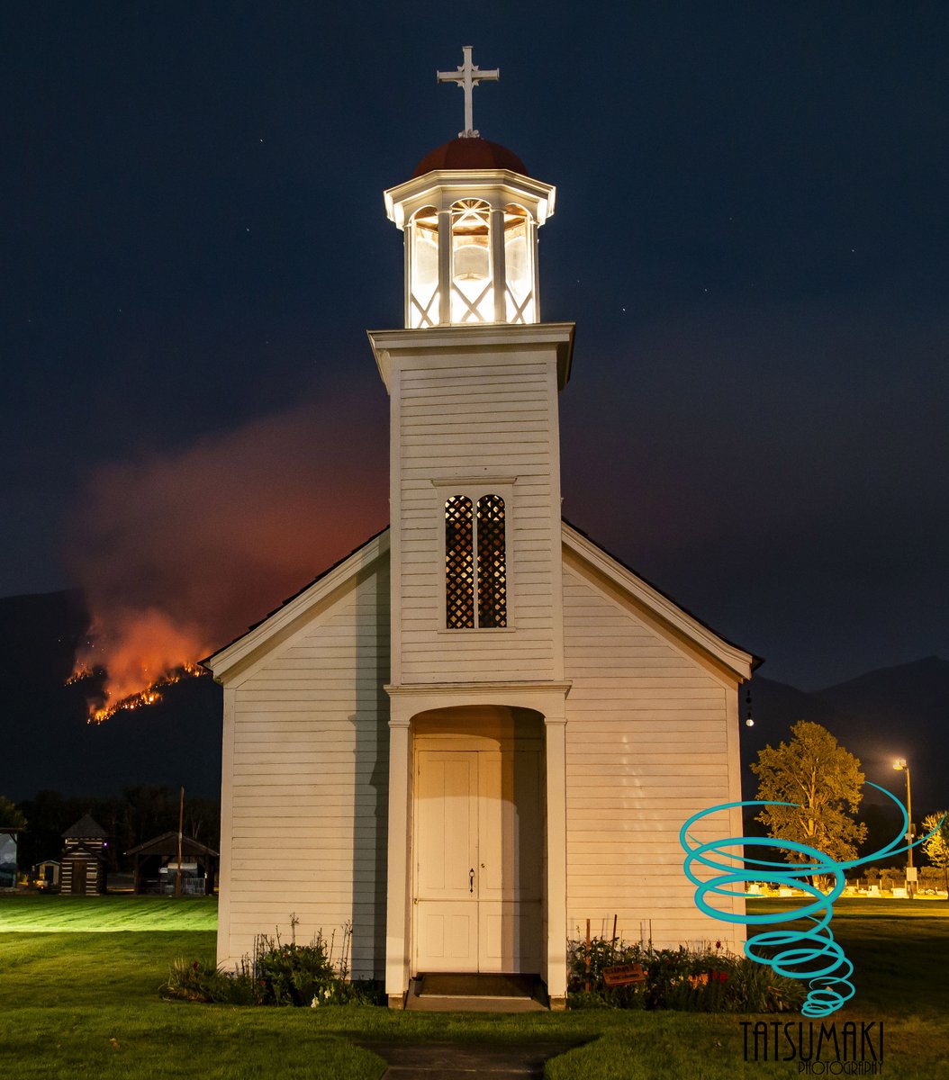 MitchelNBCMT's tweet photo. The lightning sparked #SharrottCreekFire began Friday west of #Stevensville and quickly grew to about 1,600 acres. Sitting in the quiet of the night at St. Mary's Mission with the wildfire ranging in the distance, simply surreal. #mtfire #wildfire #bitterrootvalley #Montana https://t.co/pYvOxuuLWa