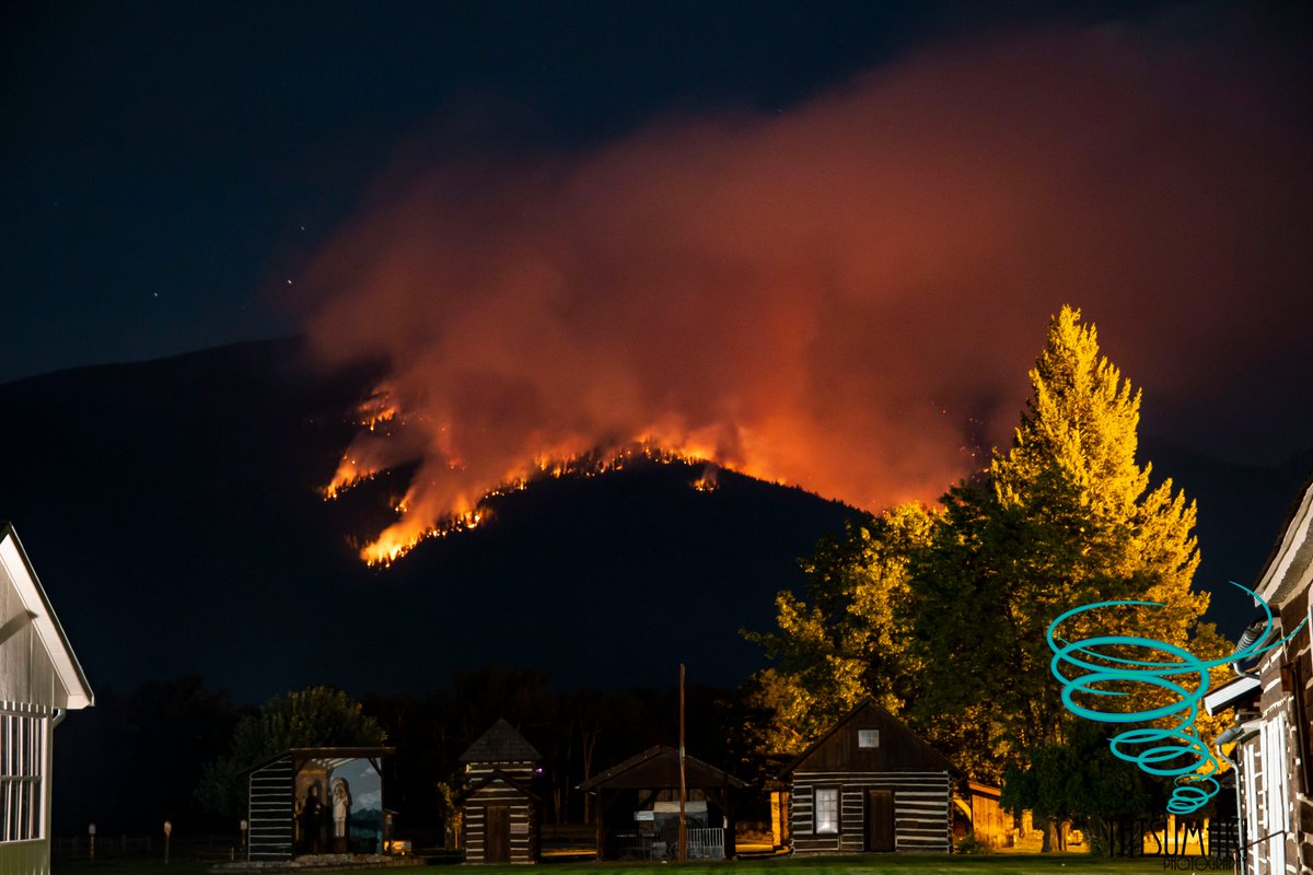 MitchelNBCMT's tweet photo. The lightning sparked #SharrottCreekFire began Friday west of #Stevensville and quickly grew to about 1,600 acres. Sitting in the quiet of the night at St. Mary's Mission with the wildfire ranging in the distance, simply surreal. #mtfire #wildfire #bitterrootvalley #Montana https://t.co/pYvOxuuLWa
