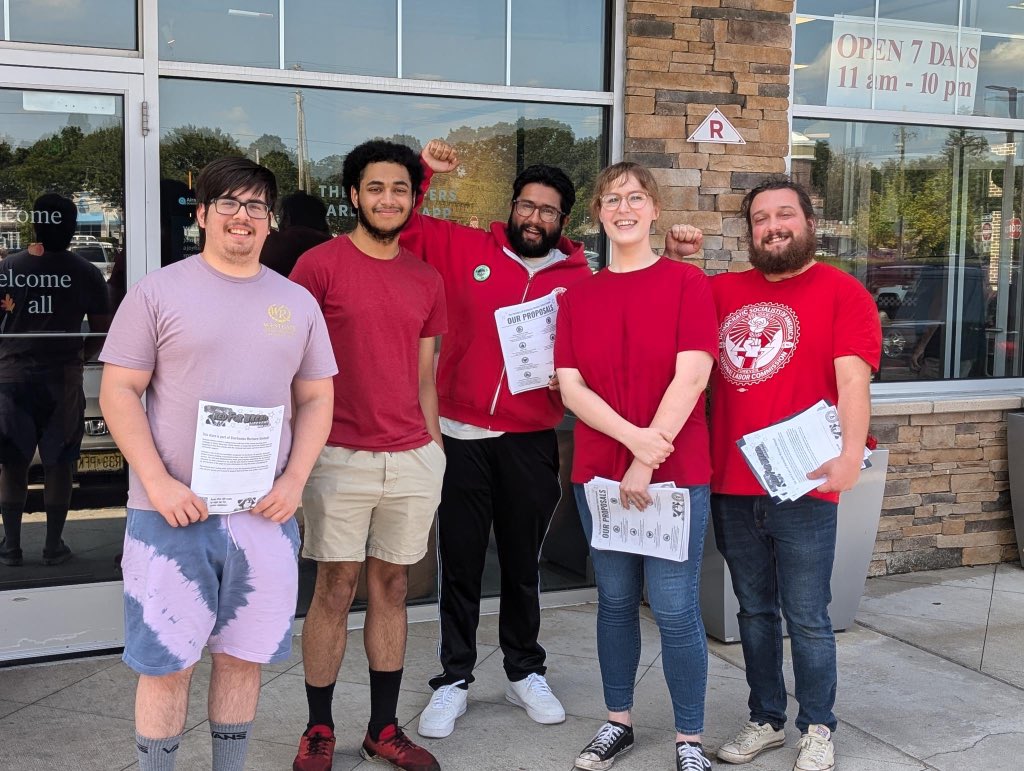 Union strong at the Succasunna Starbucks! 🥳🟥4🍞✊ #RedforBread