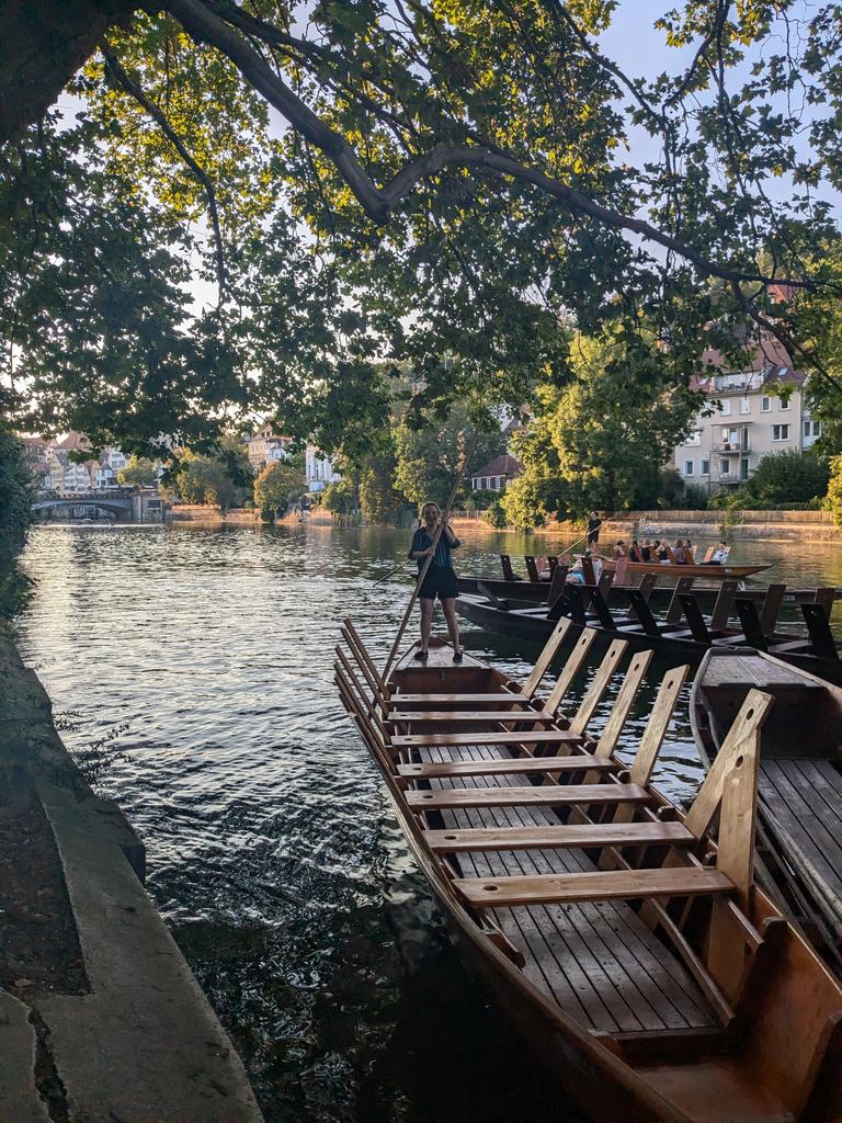 charleen_brand's tweet photo. @EARLISIG6 @EarliSIG7 truely have a special place in my heart! The organizers at @TueCeDE outdid themselves: what a great conference with inspiring talks and keynotes - fun social events (Stocherkahnfahrt!! 🛶) and more! Looking forward to seeing everyone in Graz! #EARLI https://t.co/CveGPOvL7W
