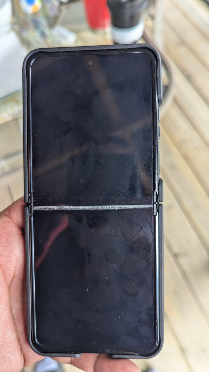 natemapp's tweet photo. Buy a @MotorolaCA fold the said 😂 why is this supposed to be okay? https://t.co/p96IbElB7Y