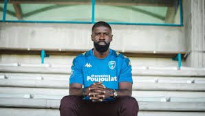 LongoMercato's tweet photo. Le défenseur de 36 ans Bruno Ecuele Manga s’est proposé aux Girondins de Bordeaux. Le club devrait lui faire une offre, intéressé par l’expérience du joueur. Affaire à suivre. https://t.co/PX0wSwHpl7