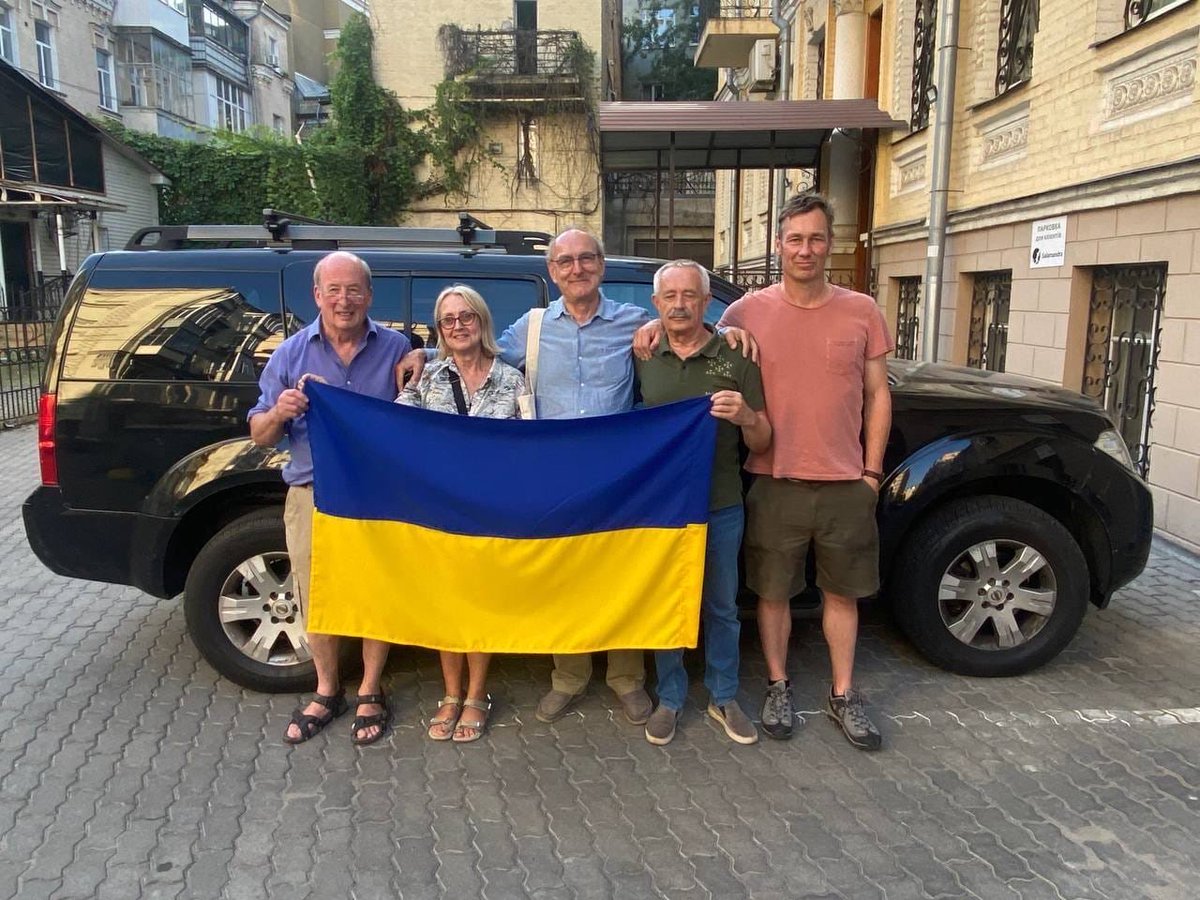 Well done ⁦<a href="/Uk4Ua/">UK4UA</a>⁩ delivering vehicle to ⁦<a href="/CFTUU/">KVPU 🇺🇦 Ukrainian trade union</a>⁩ trade union in Kyiv on independence day ! Слава Україні 🏴󠁧󠁢󠁷󠁬󠁳󠁿🇺🇦