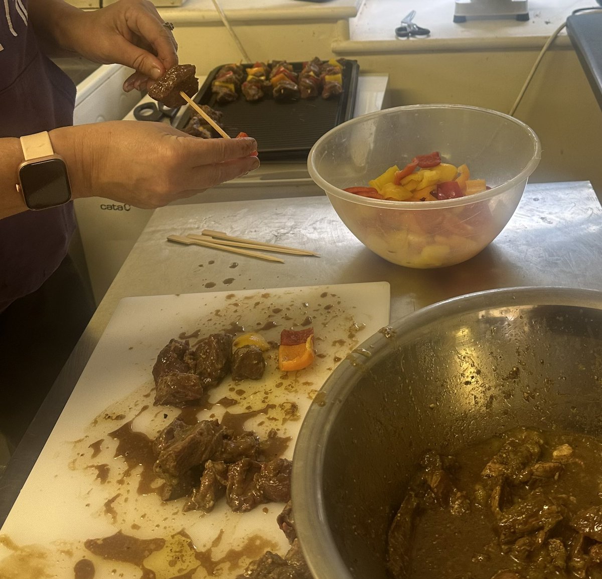 PerrystoneM's tweet image. When we say that our skewers and burgers are hand made we are not lying. We always try to make fresh for each order but we keep a supply of frozen for last minute orders. Tomorrow we are making 200 burgers, not too late to add your order. @farmsnotfactory #nationalburgerday