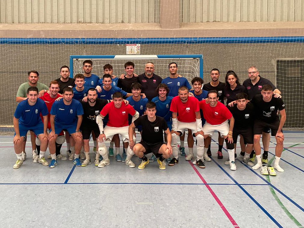 Entrenamiento conjunto del Filial con los amigos del <a href="/CDEAbantos/">UD San Lorenzo Abantos FS</a> para ir ajustando la maquinaria. Gracias por la invitación y mucha suerte a lo largo de la temporada…
#canteraazul