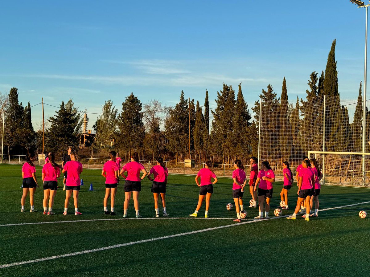 ZaragozaCFF's tweet photo. 🔵⚽️⚪️ Filial
#Amistoso #Robres
@CD_Ebro 1-1 Zaragoza CFF B
Final
⚽Cristina ⚪🔵
Para las locales
⚽Elena
#ZaragozaFemenino
#zaragozacff💙 https://t.co/cFW9VJTABZ