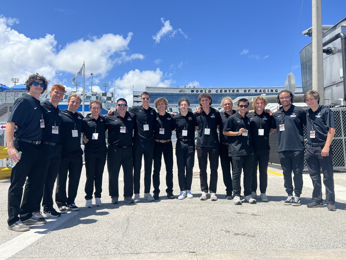 FloridaTechMLax's tweet photo. Volunteering 🤝 @DAYTONA 

Panthers spending the day working at the Speedway!

#GoPanthers | #NASCAR https://t.co/aEwj08HwVb