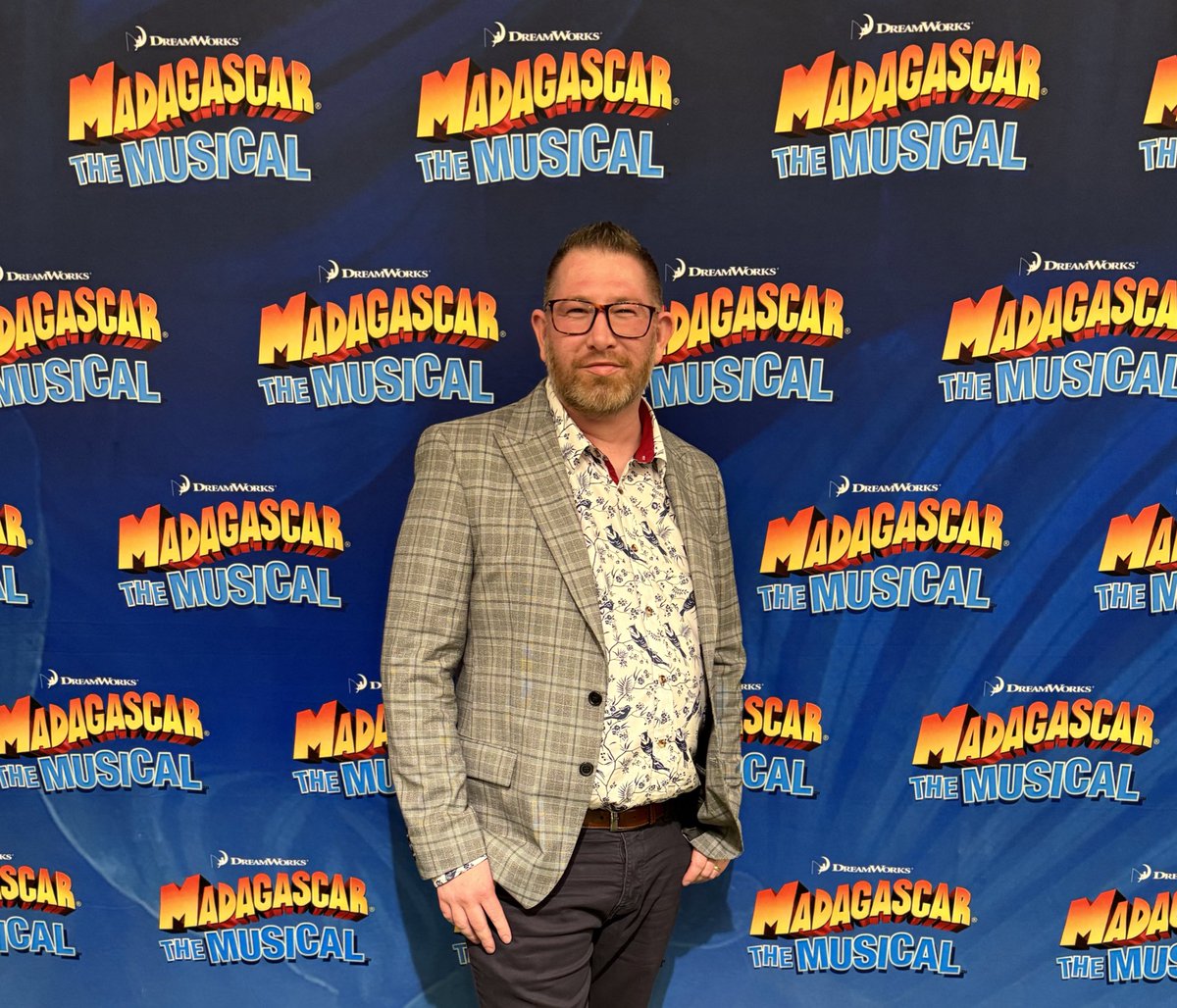 MattRevellGriff's tweet photo. Last day at the Central Park Zoo! I would like to thank every single company member of #MadagascarTheMusical past & present for their hard work, passion, & commitment throughout the tour, & I wish them all success in the future. Until next time, smile and wave!
#MoveItMoveIt https://t.co/4u4DtUJTNW