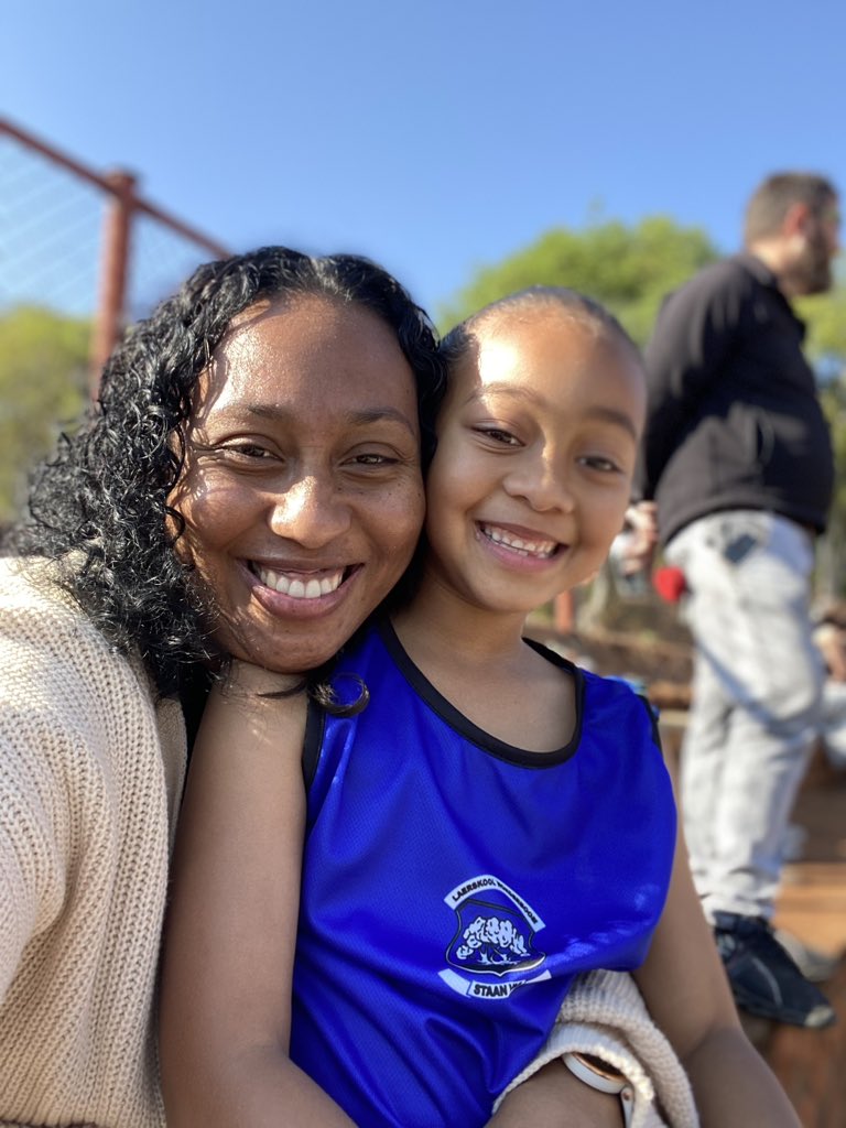 audas_vanschoor's tweet photo. MILA 2ND MINI HOCKEY OUTING🏑🥅
We are proud of you Mila 🤩
EK HET PAPPA GEHOOR SKREEU. .🫣
#KeepShining #MilaGoalAttack #MiniHockey #SportSaturday #TeamMila #HockeyDad #WatchingMilaGrow #The4VanSchoor https://t.co/nXr6Pbz3IZ