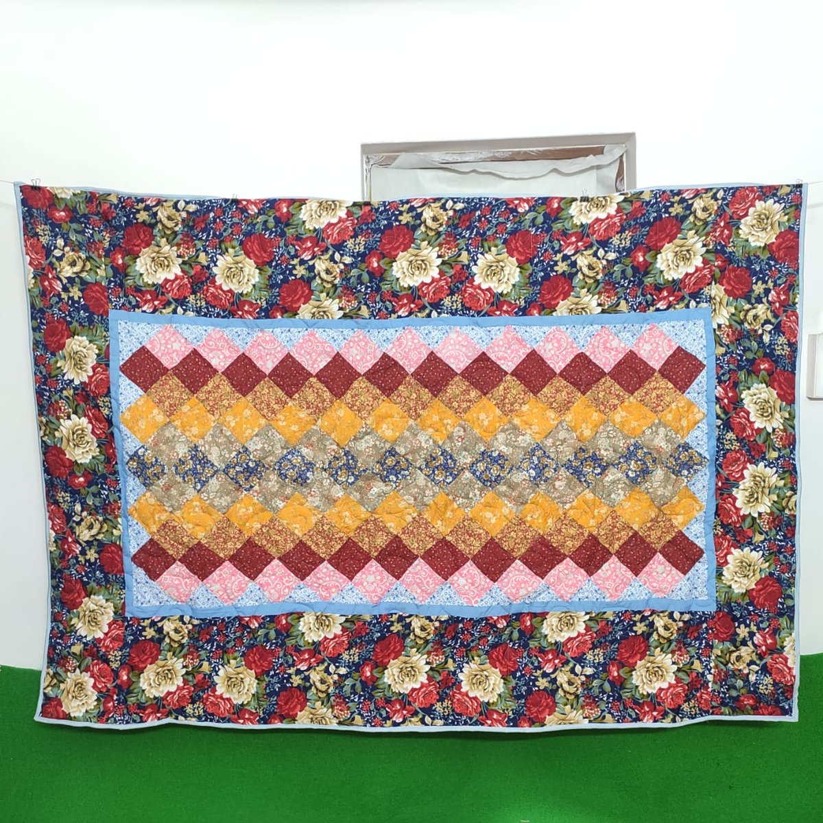BlrQuilt's tweet image. Vibrant colors, endless warmth! 🌈 This stunning multi-colour quilt by Devi Ma'am, brought to life with precision longarm quilting @quiltstudiosblr. Do you want a longarm finished Quilt? Whatsapp us at +91 9606758282

#LongarmQuilt #QuiltDesign #PatchworkQuilt #LongarmQuilting